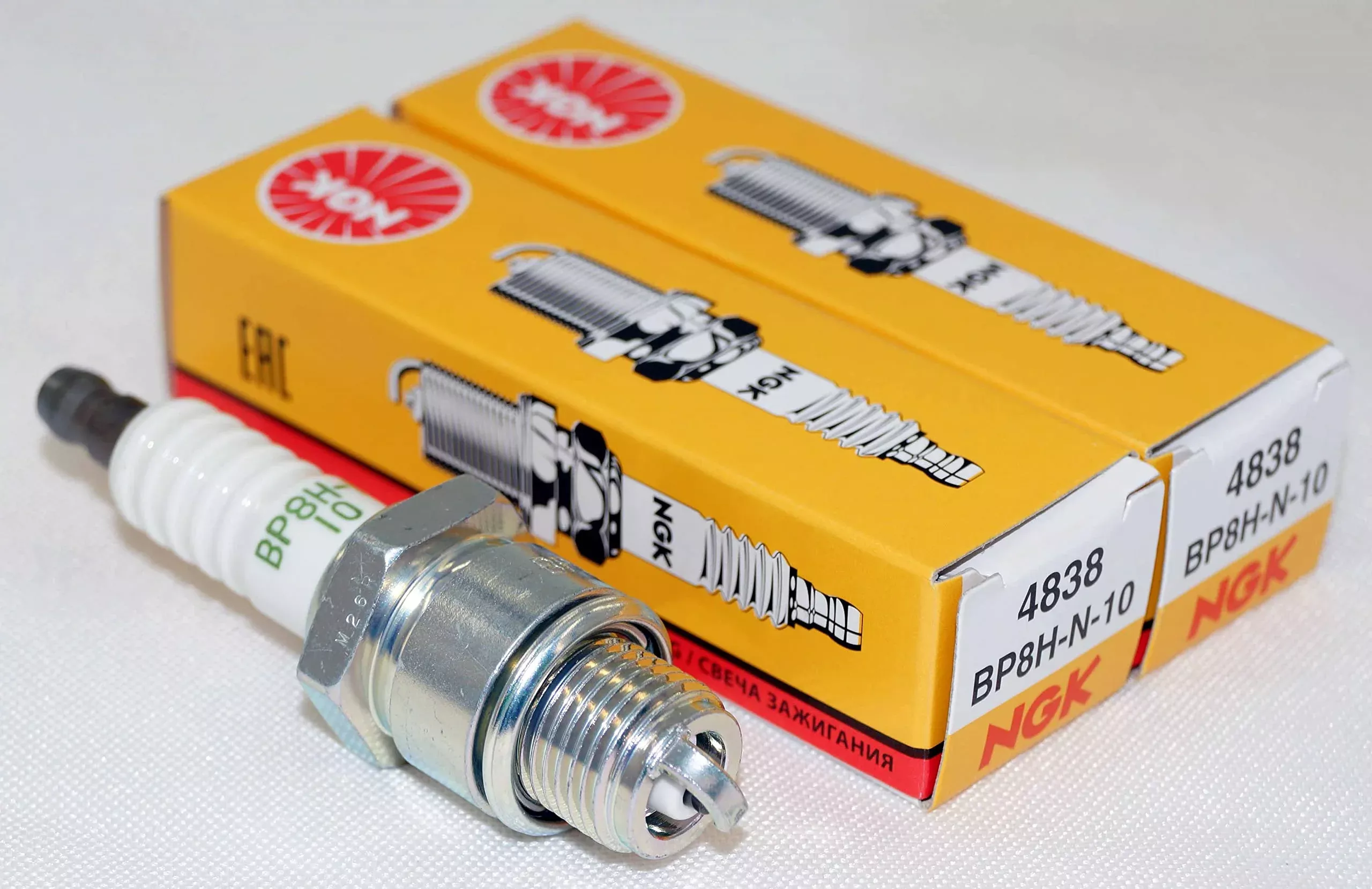 Ngk Spark Plug Set 708.21.34 – Bp8H-N-10 4838 – Set 2 Pieces –